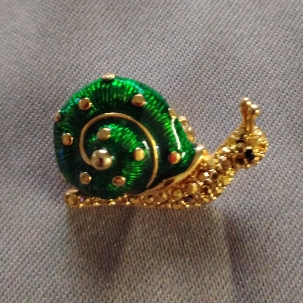 ❤️ST JOHN Designer Figural Green Snail Brooch Pin